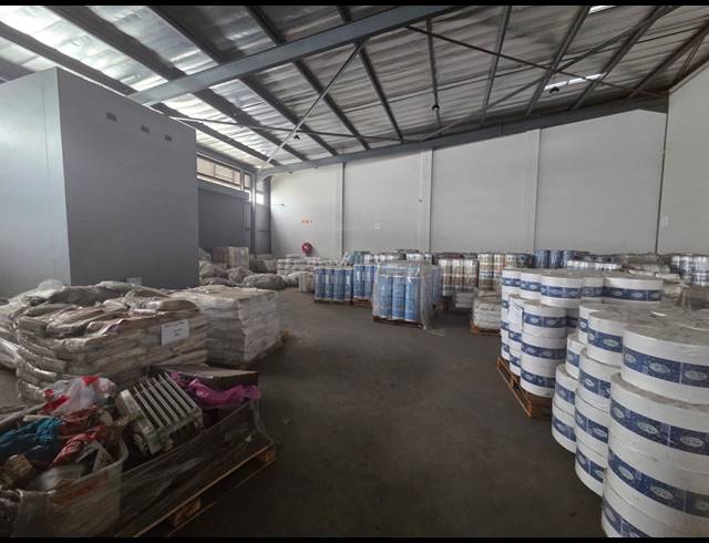 2,200M² WAREHOUSE FOR SALE IN SPRINGFIELD PARK